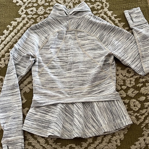 Lululemon - Picture 6 of 6